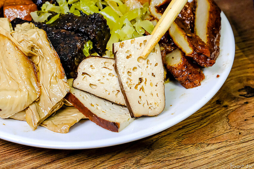 港式油雞低溫舒肥,軟嫩鮮甜油亮色澤,豐雞號新菜色燒肉飯,蔥油牛肉飯,濃郁醬香!