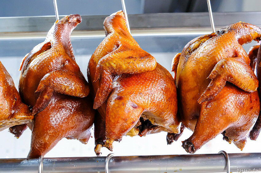 港式油雞低溫舒肥,軟嫩鮮甜油亮色澤,豐雞號新菜色燒肉飯,蔥油牛肉飯,濃郁醬香!
