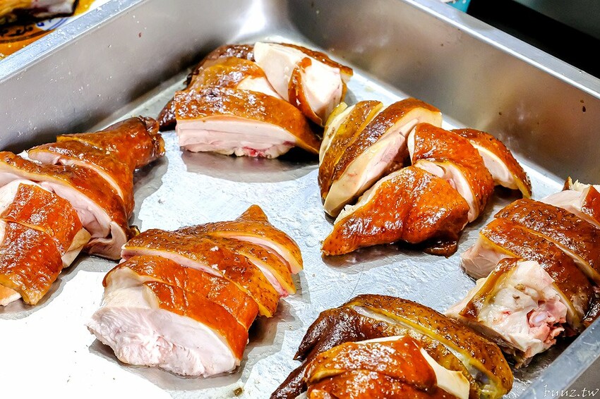 港式油雞低溫舒肥,軟嫩鮮甜油亮色澤,豐雞號新菜色燒肉飯,蔥油牛肉飯,濃郁醬香!