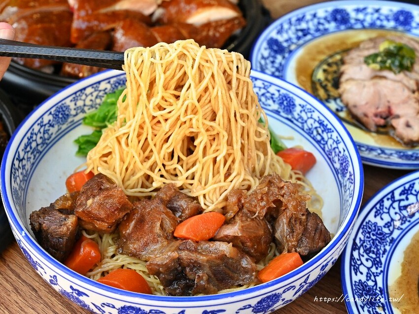 台中市北區豐雞號｜台中人氣港式快餐便當推薦，招牌油雞必點，內用享藥膳雞湯喝到飽，1/31前預購油雞及福袋再享優惠