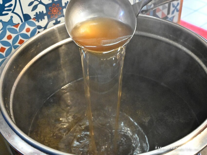 台中市北區豐雞號｜台中人氣港式快餐便當推薦，招牌油雞必點，內用享藥膳雞湯喝到飽，1/31前預購油雞及福袋再享優惠