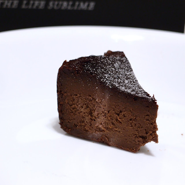 日系的巴斯克起司蛋糕,莓果是本體,抹茶要再努力《摸摸桃子洋菓子 Gâteau de momochee》