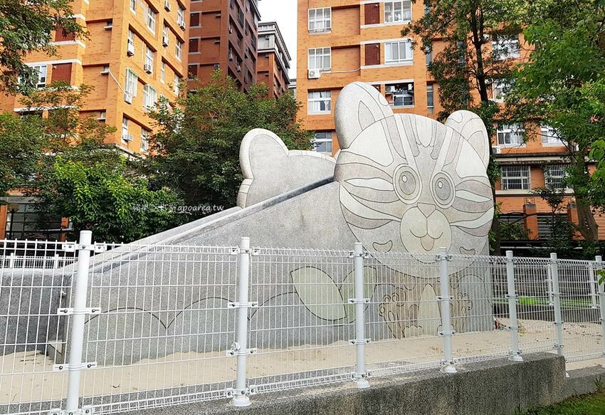 台中捷運美食,火烤兩吃韓式燒肉339元起吃到飽,父親節活動兩人同行送百元代金券!咚豬咚豬公益大墩店。 - 🍎 蘋果話日常🍎