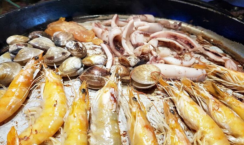 台中捷運美食,火烤兩吃韓式燒肉339元起吃到飽,父親節活動兩人同行送百元代金券!咚豬咚豬公益大墩店。 - 🍎 蘋果話日常🍎