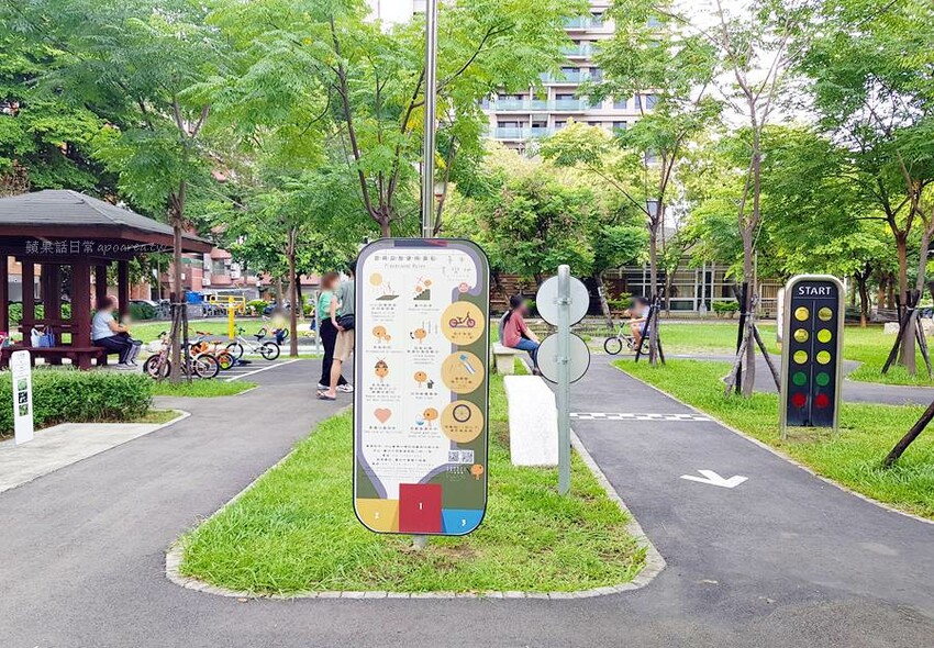 台中捷運美食,火烤兩吃韓式燒肉339元起吃到飽,父親節活動兩人同行送百元代金券!咚豬咚豬公益大墩店。 - 🍎 蘋果話日常🍎