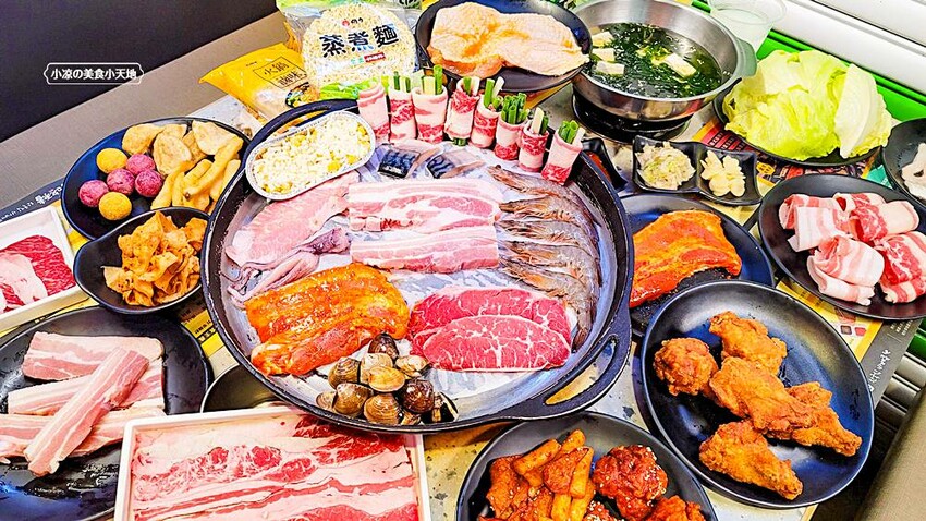 就是要烤肉吃到爽！彷彿走進韓國街邊，韓式烤肉、小菜、炸雞、火鍋通通無限供應，只要$339全部吃到飽！