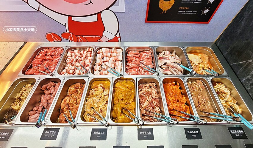 就是要烤肉吃到爽！彷彿走進韓國街邊，韓式烤肉、小菜、炸雞、火鍋通通無限供應，只要$339全部吃到飽！