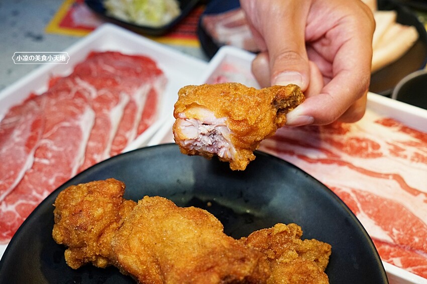 就是要烤肉吃到爽！彷彿走進韓國街邊，韓式烤肉、小菜、炸雞、火鍋通通無限供應，只要$339全部吃到飽！