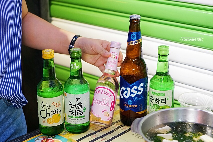 就是要烤肉吃到爽！彷彿走進韓國街邊，韓式烤肉、小菜、炸雞、火鍋通通無限供應，只要$339全部吃到飽！