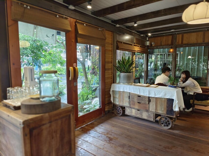 371986.jpg - 【宜蘭.頭城】日式古宅寵物友善。捌㡯珈琲。鐵道旁超美日式建築。店內超美超大超好拍