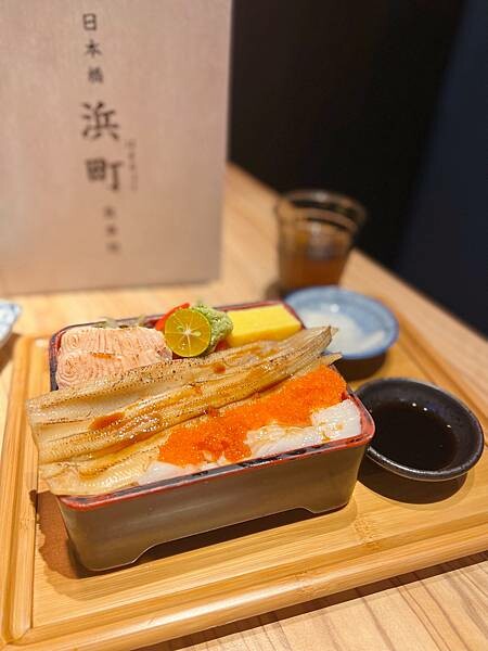 (台北車站美食)日本橋浜町食事処 北車微風美食推薦 米塔集團 主打日式定食 精緻松花堂御膳 炙燒生魚片 味噌