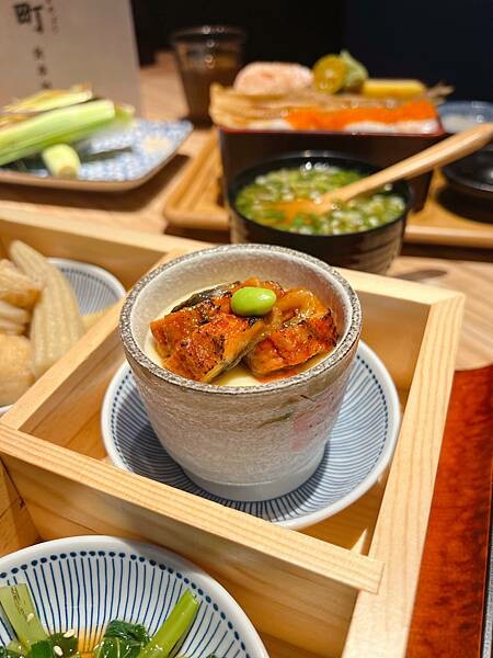 (台北車站美食)日本橋浜町食事処 北車微風美食推薦 米塔集團 主打日式定食 精緻松花堂御膳 炙燒生魚片 味噌