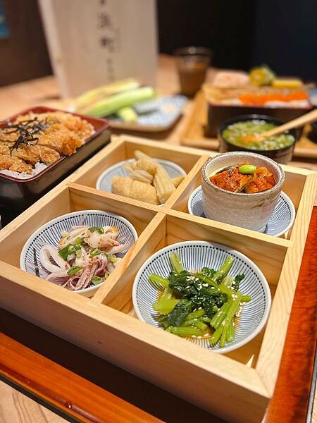 (台北車站美食)日本橋浜町食事処 北車微風美食推薦 米塔集團 主打日式定食 精緻松花堂御膳 炙燒生魚片 味噌