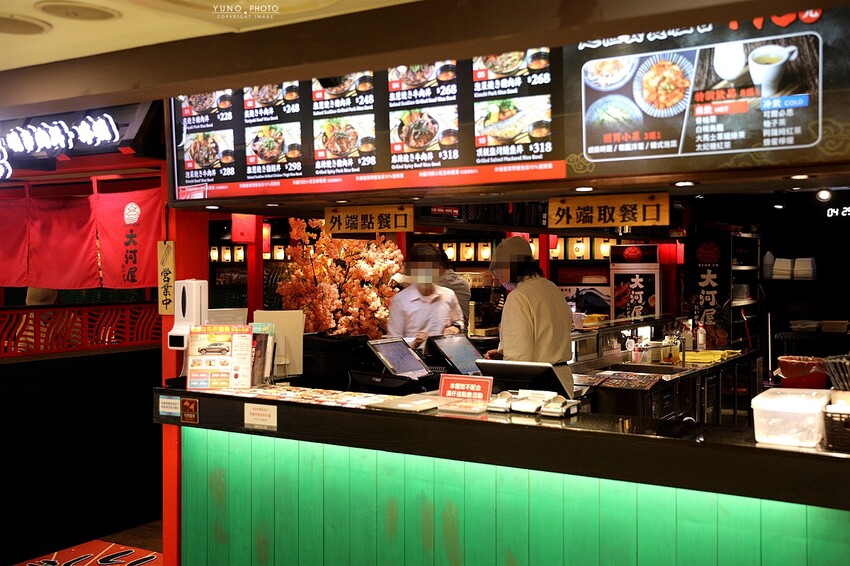 肉控必吃！激推海陸三拼燒肉丼 味噌湯飲料無限暢飲 CP值高│大河屋燒肉丼串燒(中友百貨B3美食)