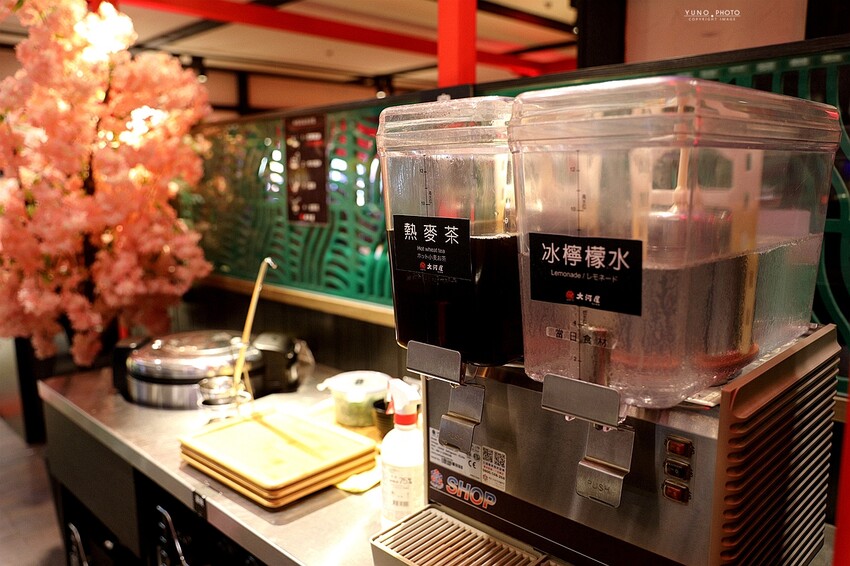 肉控必吃！激推海陸三拼燒肉丼 味噌湯飲料無限暢飲 CP值高│大河屋燒肉丼串燒(中友百貨B3美食)