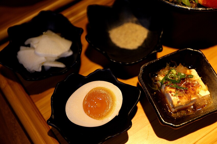 肉控必吃！激推海陸三拼燒肉丼 味噌湯飲料無限暢飲 CP值高│大河屋燒肉丼串燒(中友百貨B3美食)