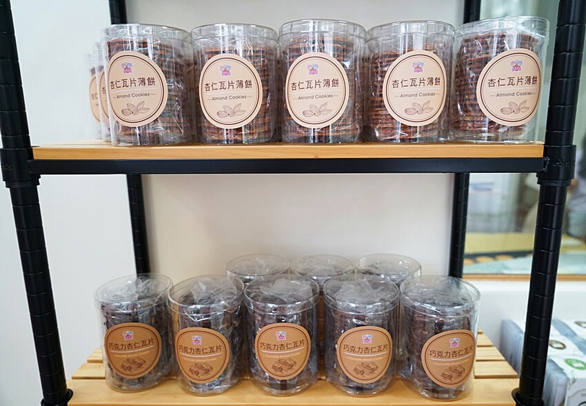 雙晨幸福杏仁瓦片｜台中人氣杏仁瓦片專賣店、六種口味杏仁瓦片任你搭，中秋限定紅土蛋黃酥禮盒，酥脆涮嘴送禮首選！