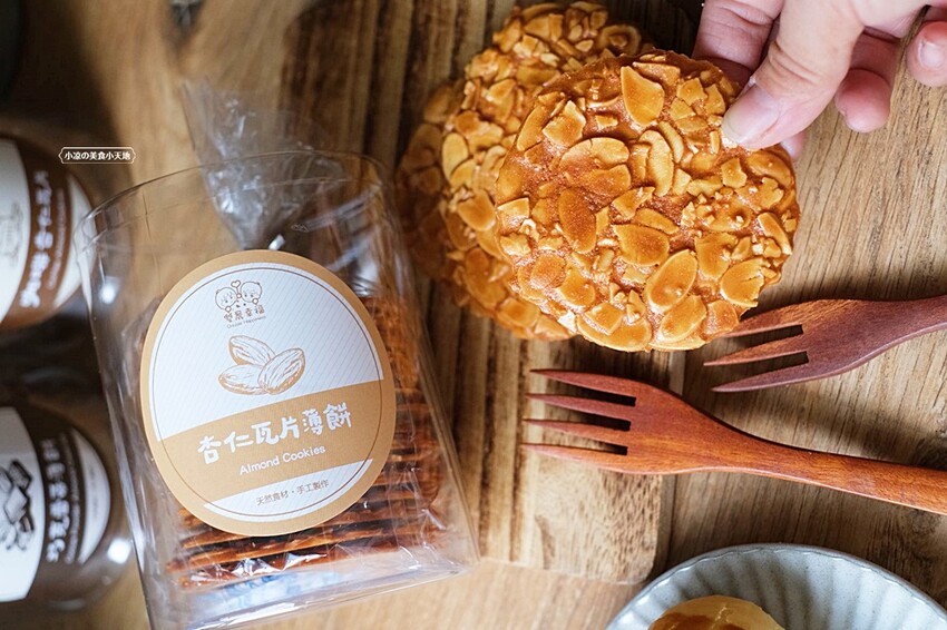 雙晨幸福杏仁瓦片｜台中人氣杏仁瓦片專賣店、六種口味杏仁瓦片任你搭，中秋限定紅土蛋黃酥禮盒，酥脆涮嘴送禮首選！