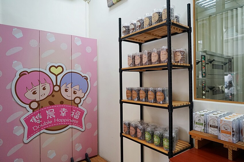 雙晨幸福杏仁瓦片｜台中人氣杏仁瓦片專賣店、六種口味杏仁瓦片任你搭，中秋限定紅土蛋黃酥禮盒，酥脆涮嘴送禮首選！