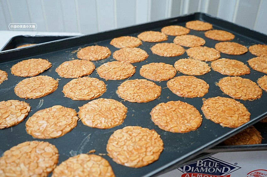 雙晨幸福杏仁瓦片｜台中人氣杏仁瓦片專賣店、六種口味杏仁瓦片任你搭，中秋限定紅土蛋黃酥禮盒，酥脆涮嘴送禮首選！