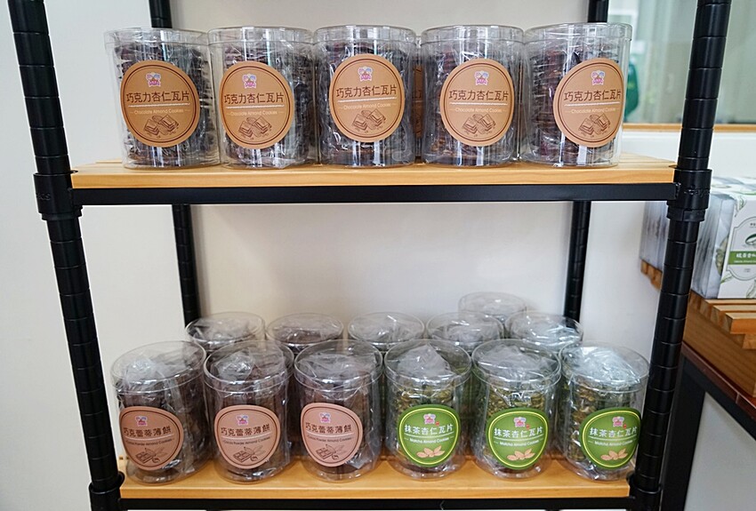 雙晨幸福杏仁瓦片｜台中人氣杏仁瓦片專賣店、六種口味杏仁瓦片任你搭，中秋限定紅土蛋黃酥禮盒，酥脆涮嘴送禮首選！