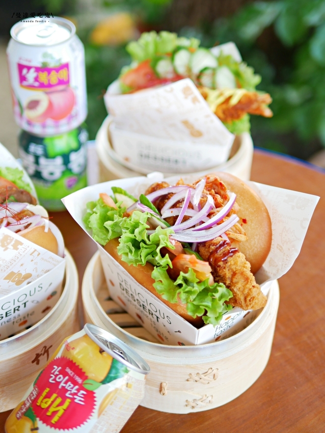 就是要 chill！好吃又好拍的療癒系黃金炸刈包『樹下キノシタ』涮嘴黃金炸餃子也不能錯過的日系戶外小攤！台南美食｜台南下午茶｜台南中西區 - 曼達愛吃鬼