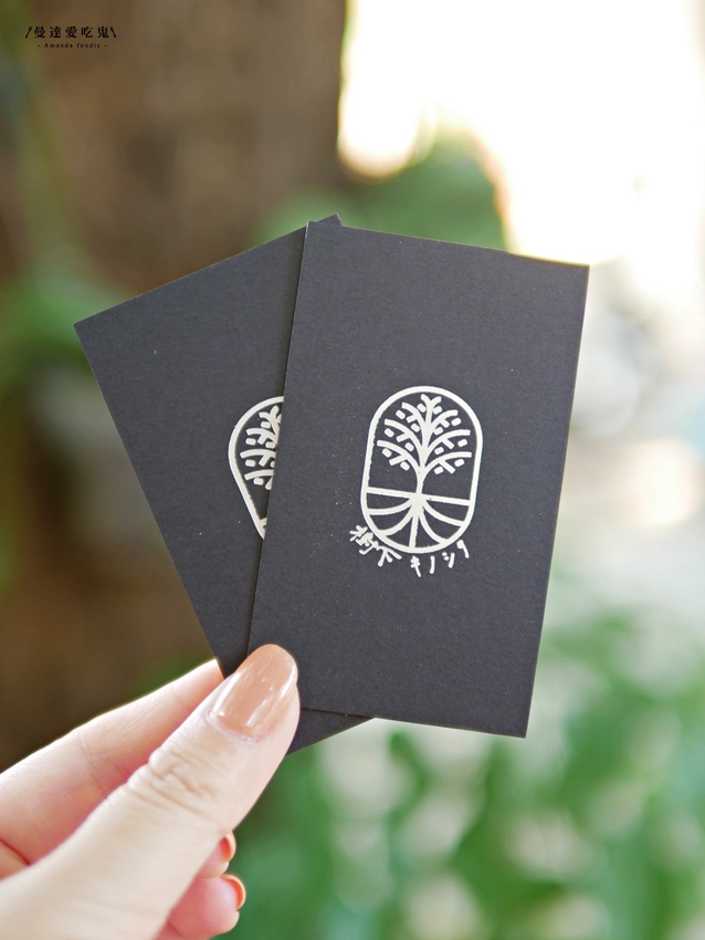 就是要 chill！好吃又好拍的療癒系黃金炸刈包『樹下キノシタ』涮嘴黃金炸餃子也不能錯過的日系戶外小攤！台南美食｜台南下午茶｜台南中西區 - 曼達愛吃鬼