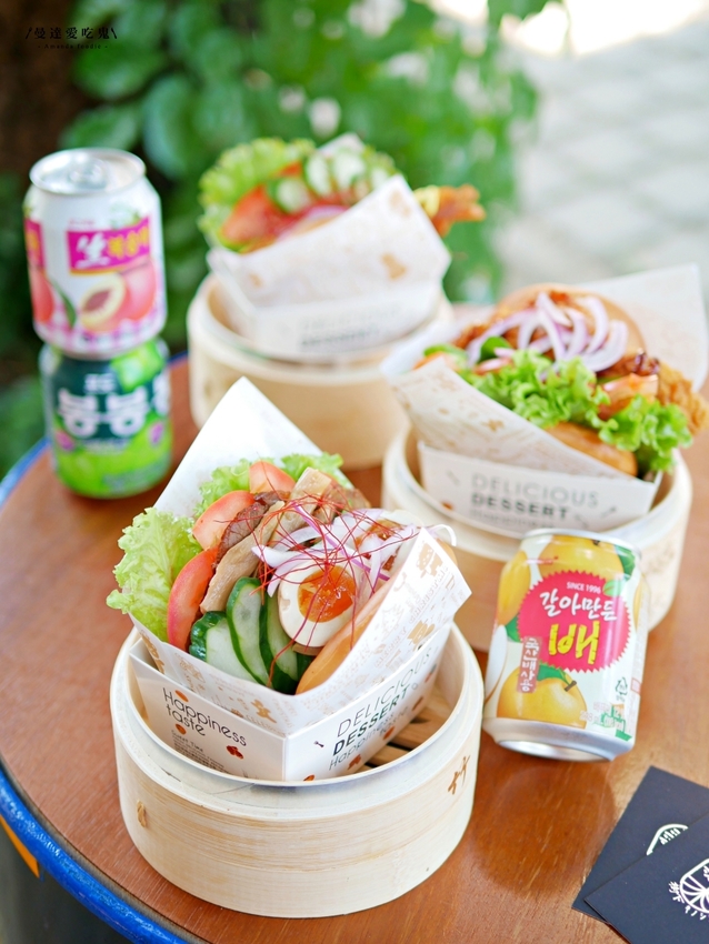 就是要 chill！好吃又好拍的療癒系黃金炸刈包『樹下キノシタ』涮嘴黃金炸餃子也不能錯過的日系戶外小攤！台南美食｜台南下午茶｜台南中西區 - 曼達愛吃鬼