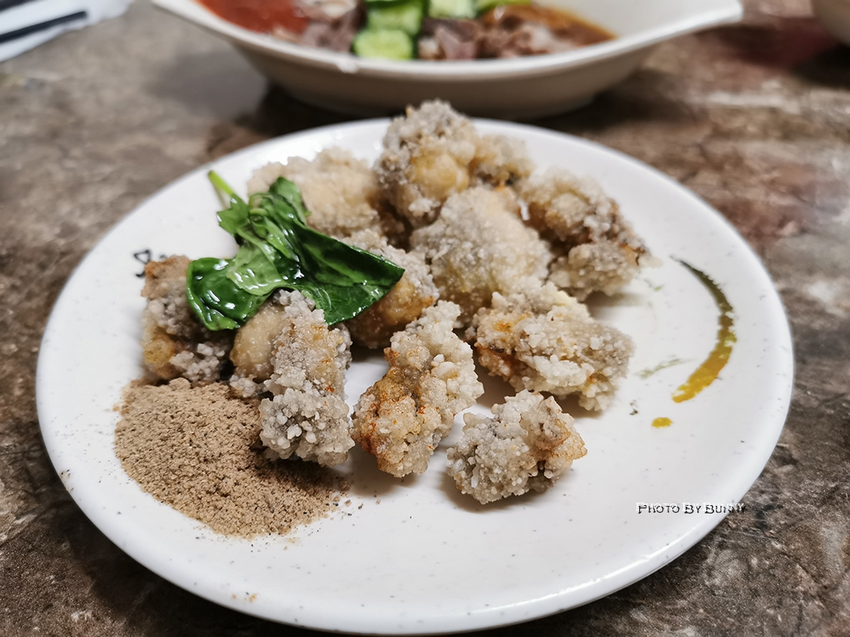 【新北美食】半邊圓米粉湯香菇肉粥 味美價廉高CP值銅板美食 / 林口在地必吃平價小吃