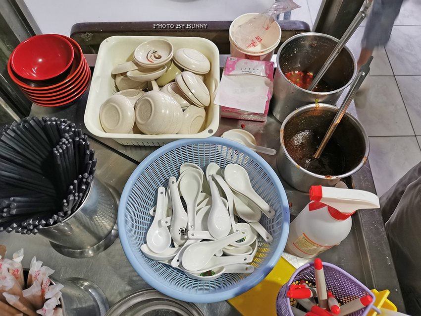 【新北美食】半邊圓米粉湯香菇肉粥 味美價廉高CP值銅板美食 / 林口在地必吃平價小吃