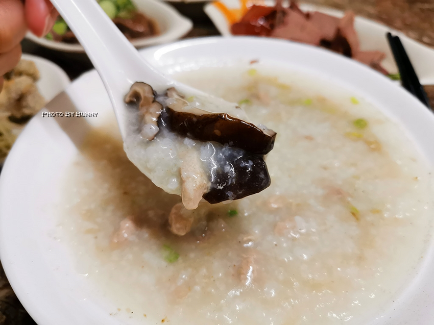 【新北美食】半邊圓米粉湯香菇肉粥 味美價廉高CP值銅板美食 / 林口在地必吃平價小吃