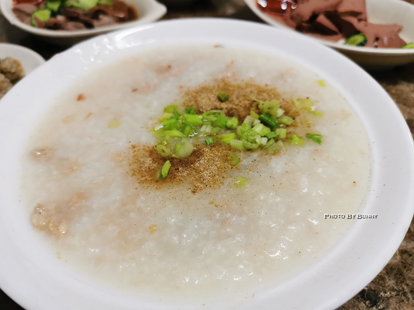 【新北美食】半邊圓米粉湯香菇肉粥 味美價廉高CP值銅板美食 / 林口在地必吃平價小吃