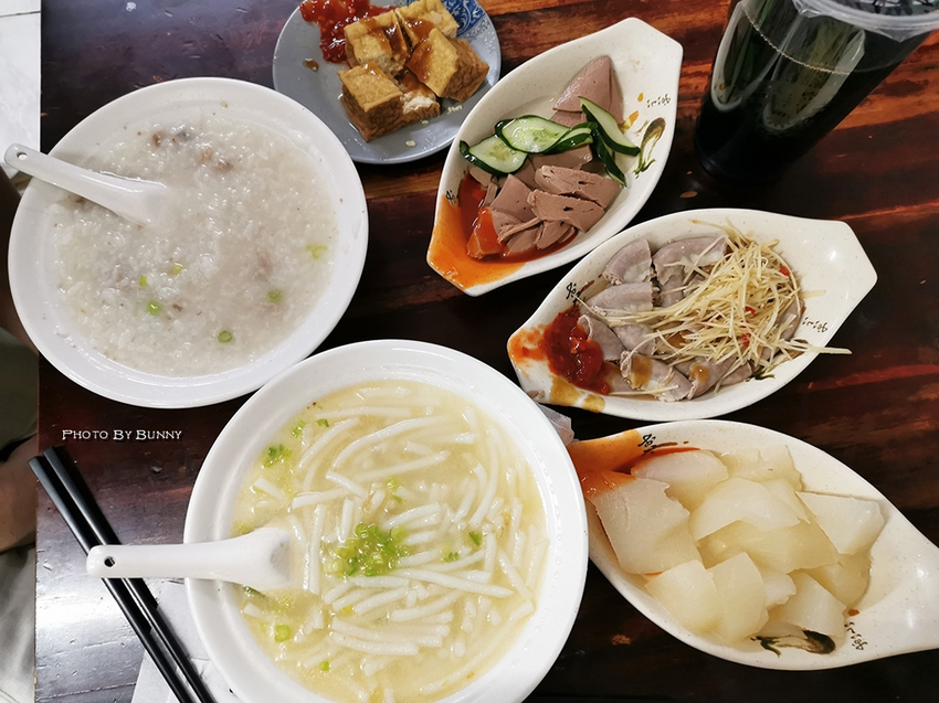 【新北美食】半邊圓米粉湯香菇肉粥 味美價廉高CP值銅板美食 / 林口在地必吃平價小吃