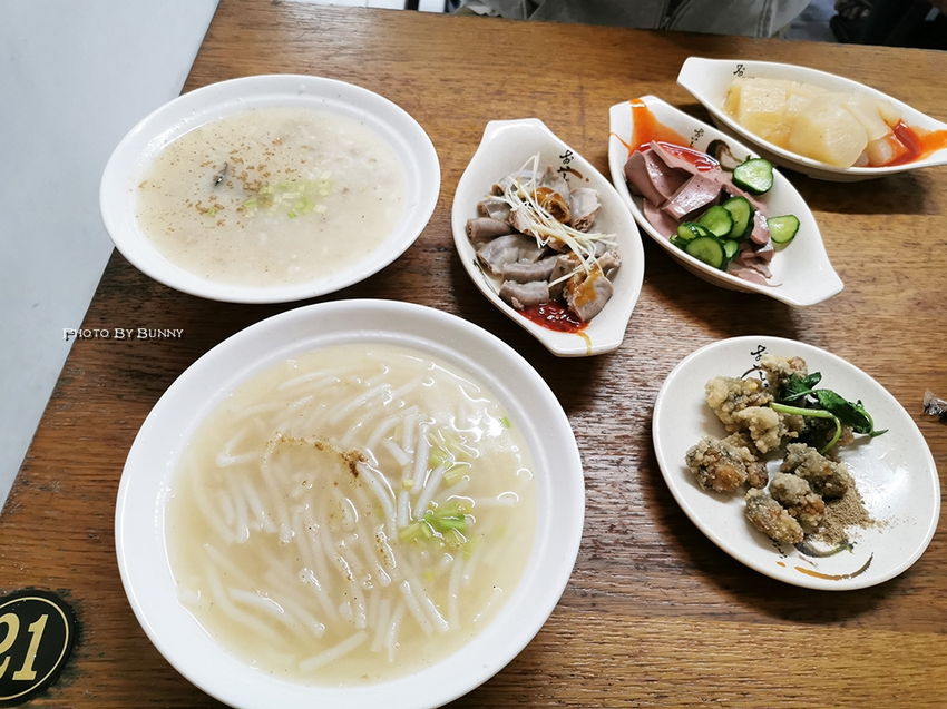 【新北美食】半邊圓米粉湯香菇肉粥 味美價廉高CP值銅板美食 / 林口在地必吃平價小吃