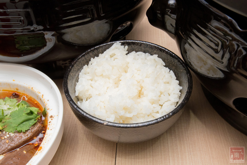 【臺南美食】酸菜比魚好吃？｜大份量酸菜魚鍋｜水煮魚.酸辣牛｜酸菜魚結合火鍋元素~~江小漁酸菜魚台南學甲店 - 南人幫