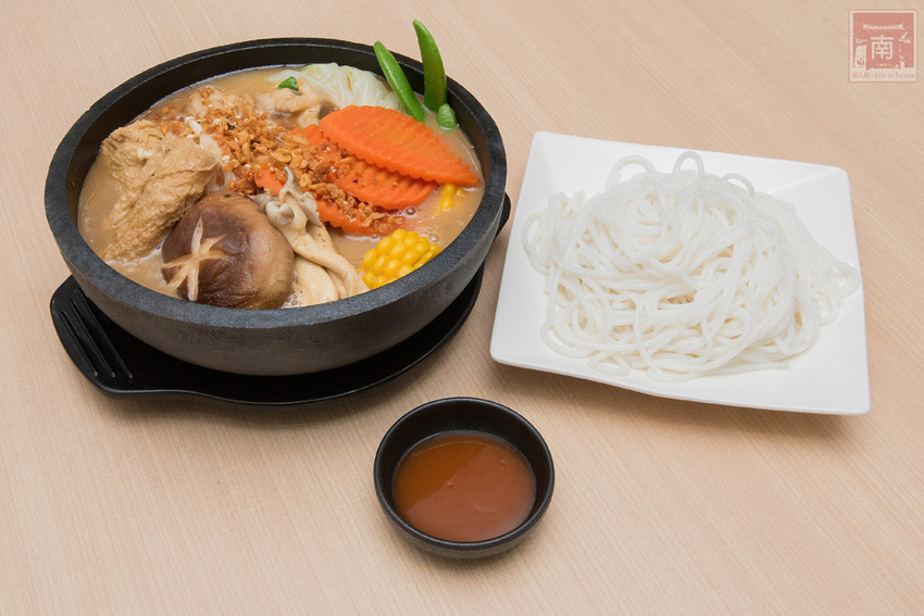 【臺南美食】酸菜比魚好吃？｜大份量酸菜魚鍋｜水煮魚.酸辣牛｜酸菜魚結合火鍋元素~~江小漁酸菜魚台南學甲店 - 南人幫