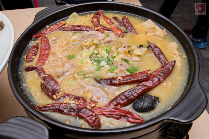 【臺南美食】酸菜比魚好吃？｜大份量酸菜魚鍋｜水煮魚.酸辣牛｜酸菜魚結合火鍋元素~~江小漁酸菜魚台南學甲店 - 南人幫