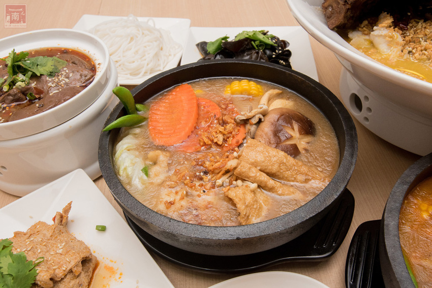 【臺南美食】酸菜比魚好吃？｜大份量酸菜魚鍋｜水煮魚.酸辣牛｜酸菜魚結合火鍋元素~~江小漁酸菜魚台南學甲店 - 南人幫