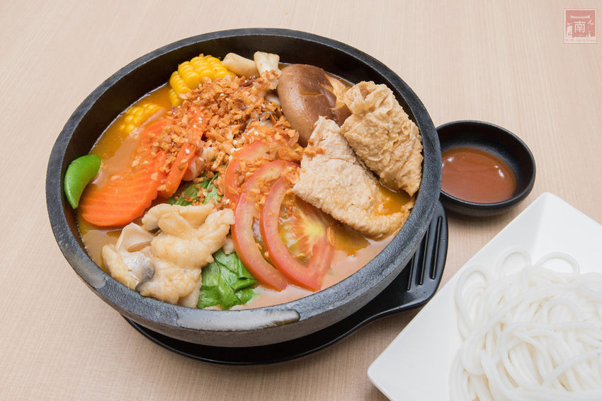 【臺南美食】酸菜比魚好吃？｜大份量酸菜魚鍋｜水煮魚.酸辣牛｜酸菜魚結合火鍋元素~~江小漁酸菜魚台南學甲店 - 南人幫