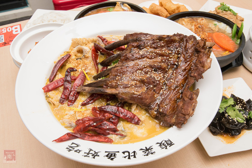 【臺南美食】酸菜比魚好吃？｜大份量酸菜魚鍋｜水煮魚.酸辣牛｜酸菜魚結合火鍋元素~~江小漁酸菜魚台南學甲店 - 南人幫