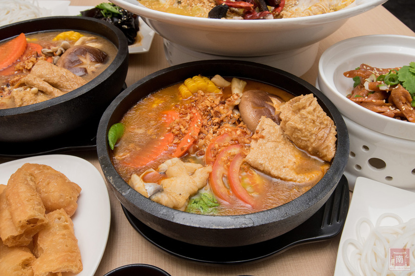 【臺南美食】酸菜比魚好吃？｜大份量酸菜魚鍋｜水煮魚.酸辣牛｜酸菜魚結合火鍋元素~~江小漁酸菜魚台南學甲店 - 南人幫