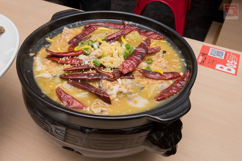 【臺南美食】酸菜比魚好吃？｜大份量酸菜魚鍋｜水煮魚.酸辣牛｜酸菜魚結合火鍋元素~~江小漁酸菜魚台南學甲店 - 南人幫