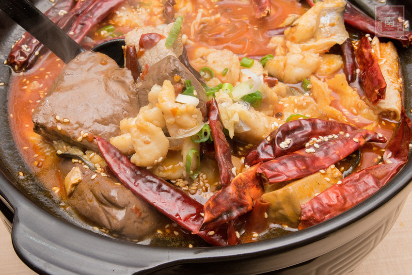 【臺南美食】酸菜比魚好吃？｜大份量酸菜魚鍋｜水煮魚.酸辣牛｜酸菜魚結合火鍋元素~~江小漁酸菜魚台南學甲店 - 南人幫