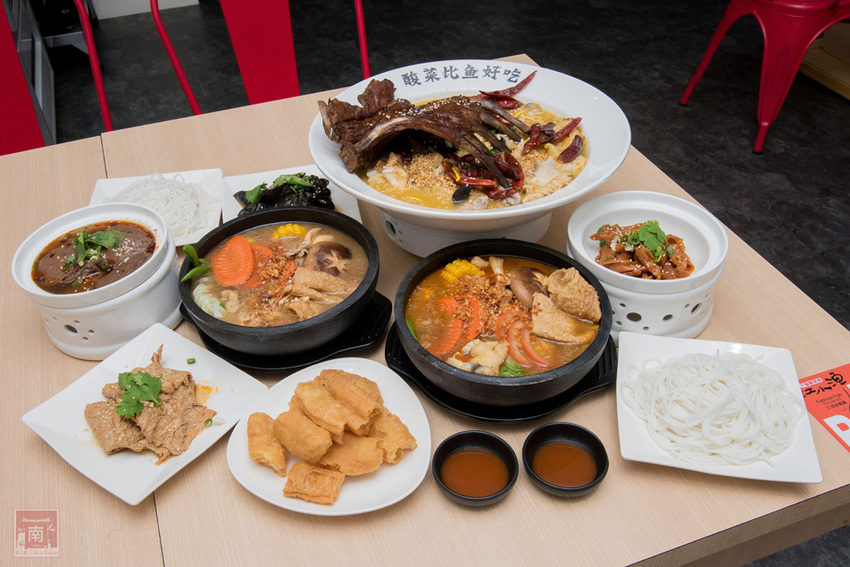 【臺南美食】酸菜比魚好吃？｜大份量酸菜魚鍋｜水煮魚.酸辣牛｜酸菜魚結合火鍋元素~~江小漁酸菜魚台南學甲店 - 南人幫