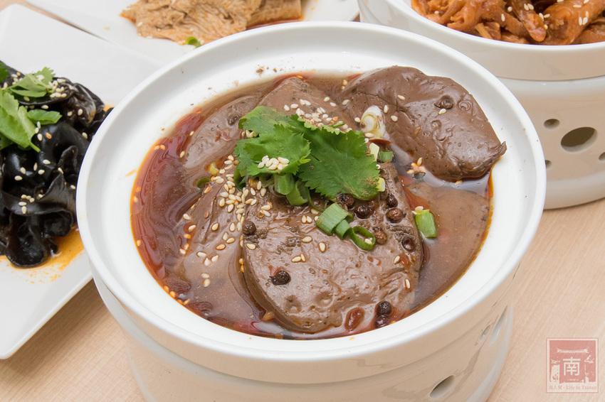 【臺南美食】酸菜比魚好吃？｜大份量酸菜魚鍋｜水煮魚.酸辣牛｜酸菜魚結合火鍋元素~~江小漁酸菜魚台南學甲店 - 南人幫