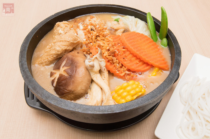 【臺南美食】酸菜比魚好吃？｜大份量酸菜魚鍋｜水煮魚.酸辣牛｜酸菜魚結合火鍋元素~~江小漁酸菜魚台南學甲店 - 南人幫