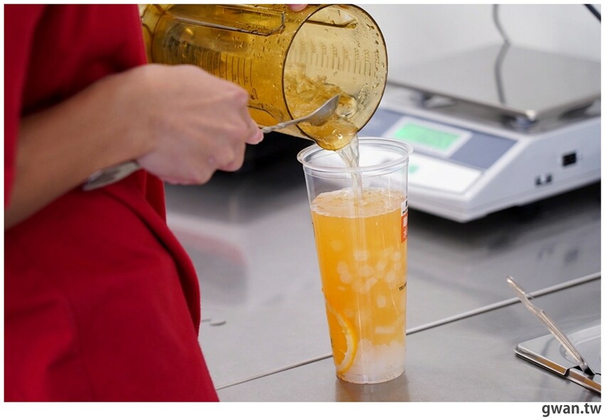 阿華田脆酷力加上當日現打芝士奶蓋，冬天超暖心的可可飲品一中就能喝到！