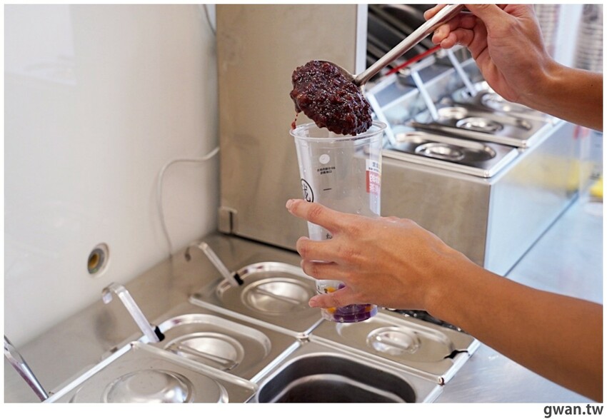 阿華田脆酷力加上當日現打芝士奶蓋，冬天超暖心的可可飲品一中就能喝到！