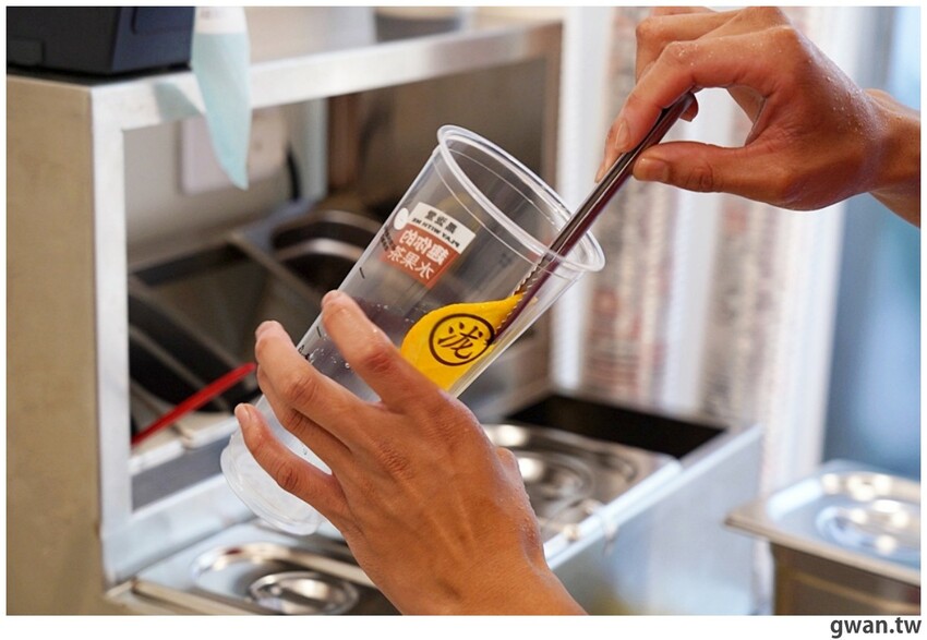 阿華田脆酷力加上當日現打芝士奶蓋，冬天超暖心的可可飲品一中就能喝到！