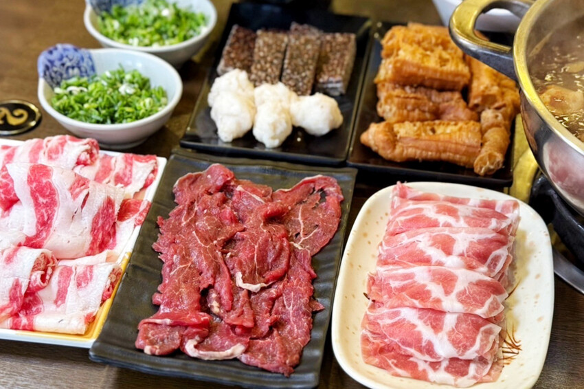 桃園台式麻辣鍋始祖!竟然有限定版“溫體牛”超好吃,內用果凍鴨血豆腐吃到飽~